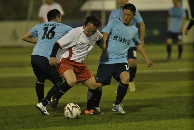 约基奇35+16爱德华兹30+8+8 掘金险胜森林狼